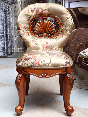 Éraflure en bois de chaise de trône d'antiquité du Roi And Queen Birch résistante