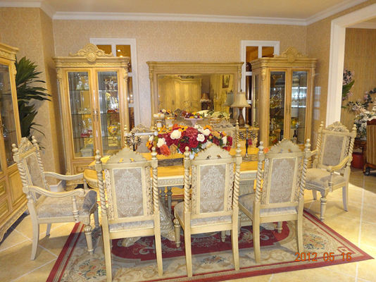 La table de salle à manger de découpage en bois de palais italien luxueux a placé les meubles antiques de salle à manger